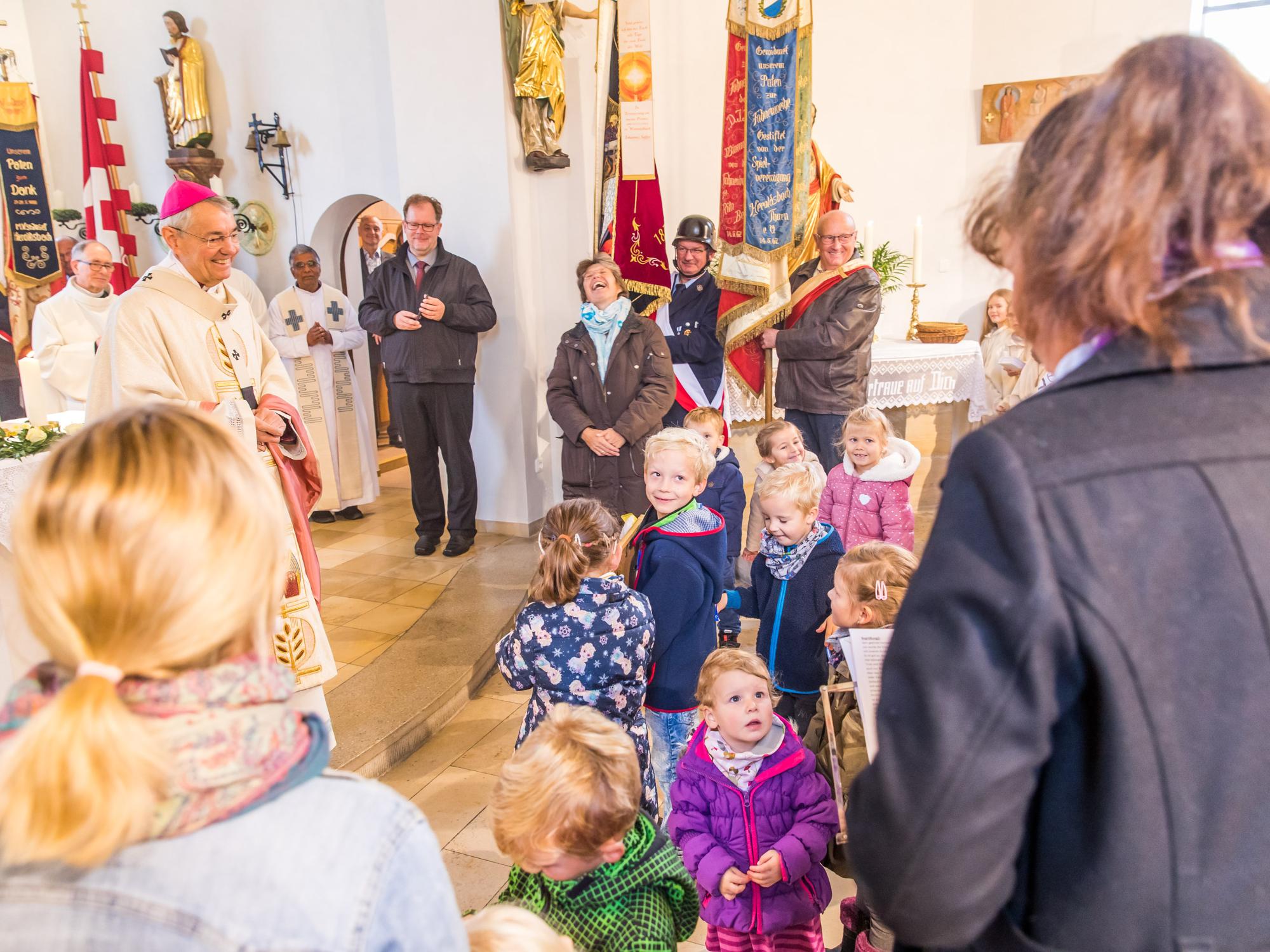 Wir begrüßen H. H. Erzbischof Dr. Ludwig Schick zum Festgottesdienst