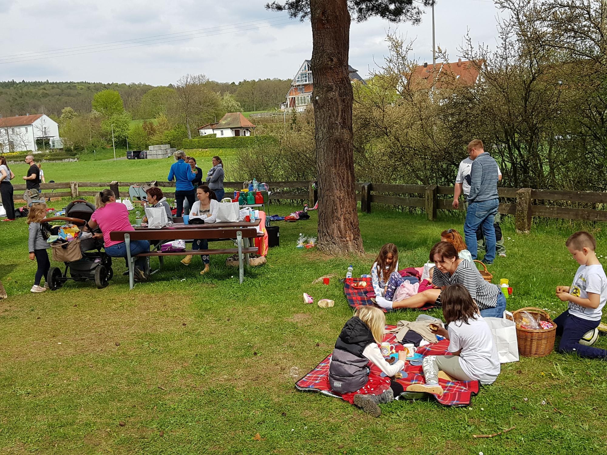 Ein Picknick der Schmetterlinge zum Elterntag