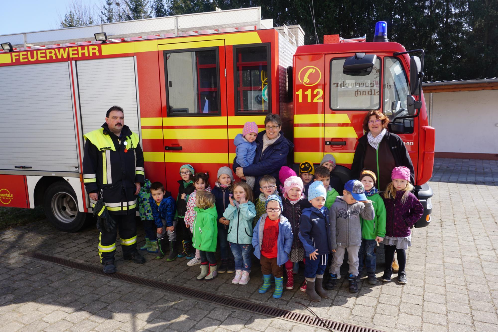 Die Feuerwehr Wimmelbach beim Brandschutz im Kindergarten 16.03.2017