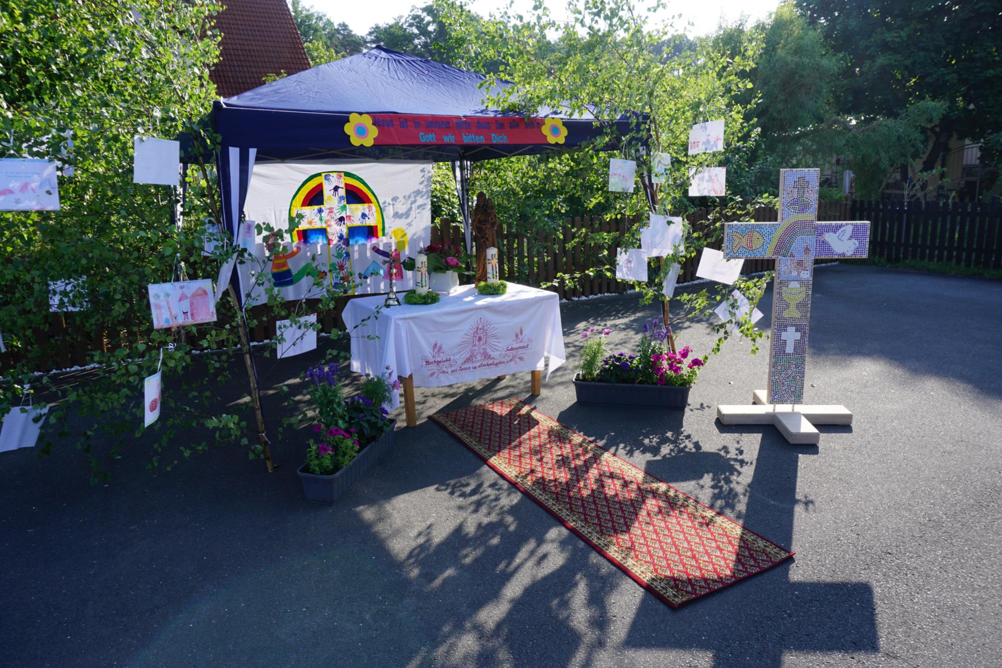 Fronleichnam in Wimmelbach mit Kinderaltar mitgestaltet vom Kindergarten 18.06.2017