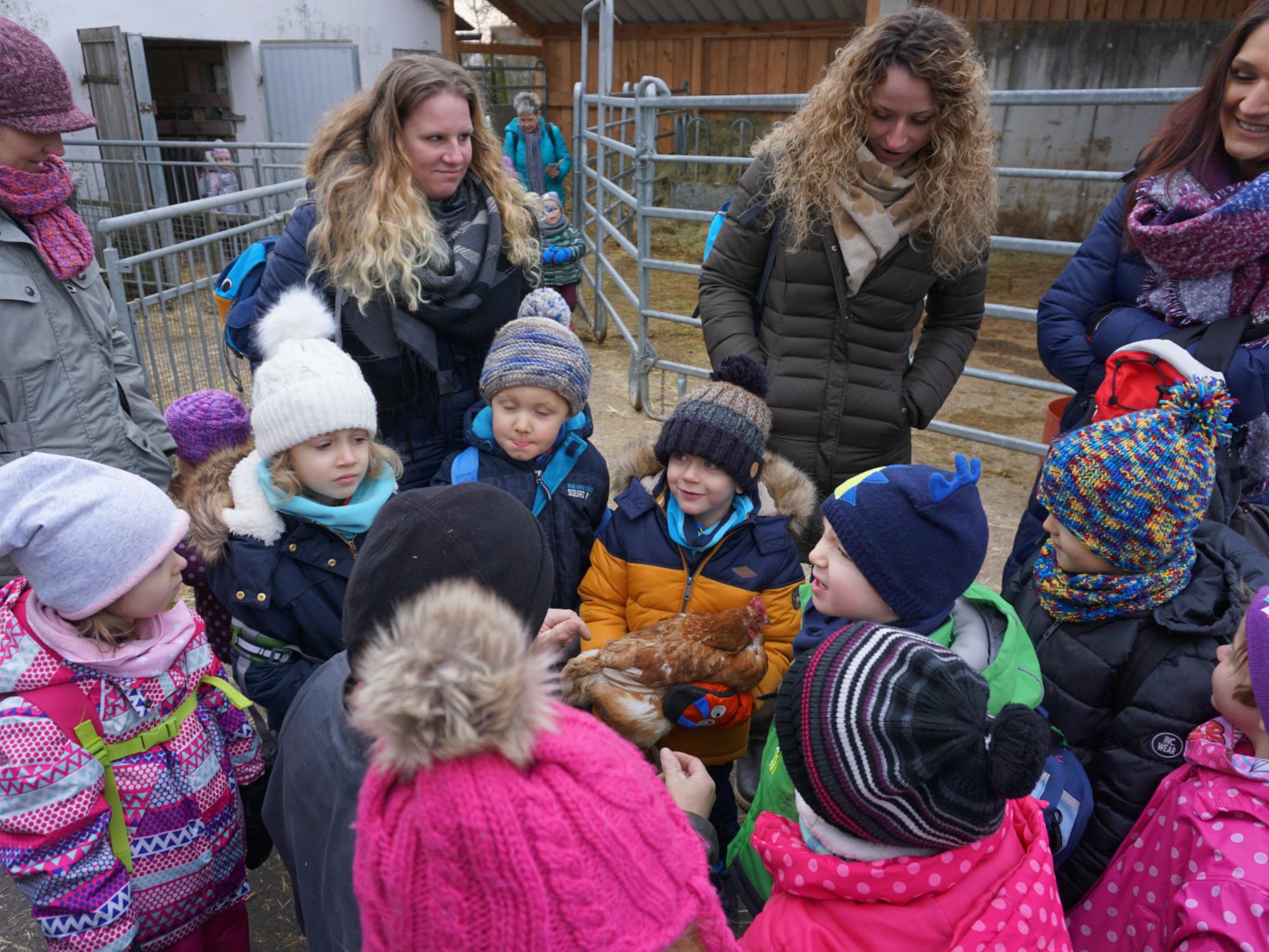 Weihnachtskrippe, Bauernhof und Theater