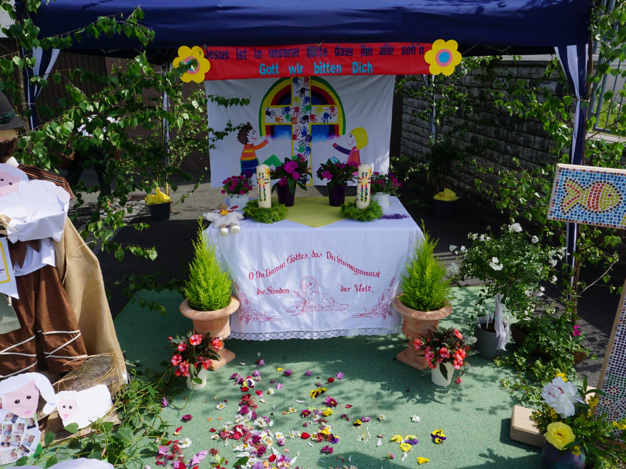 Fronleichnam 2018 in Wimmelbach - auch der Kindergarten war dabei