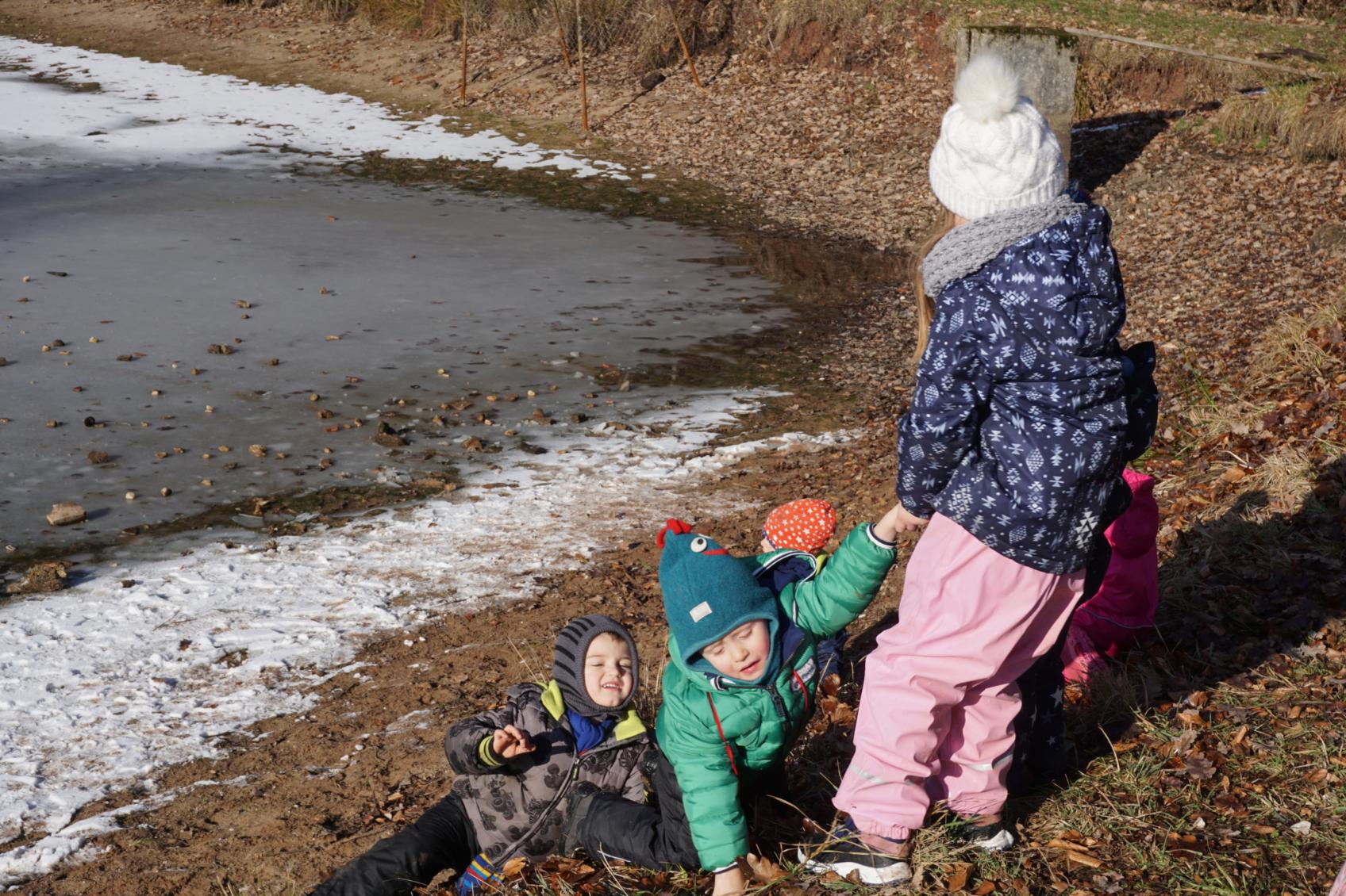 Klein und Groß im Miteinander (c) Kindergarten