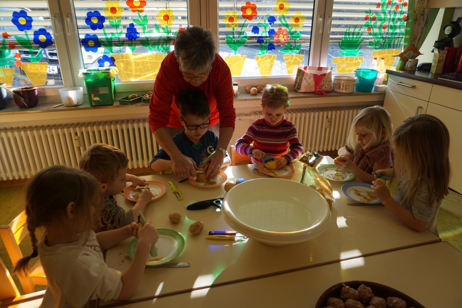 Verkleideter Kartoffelbrei (c) Kindergarten