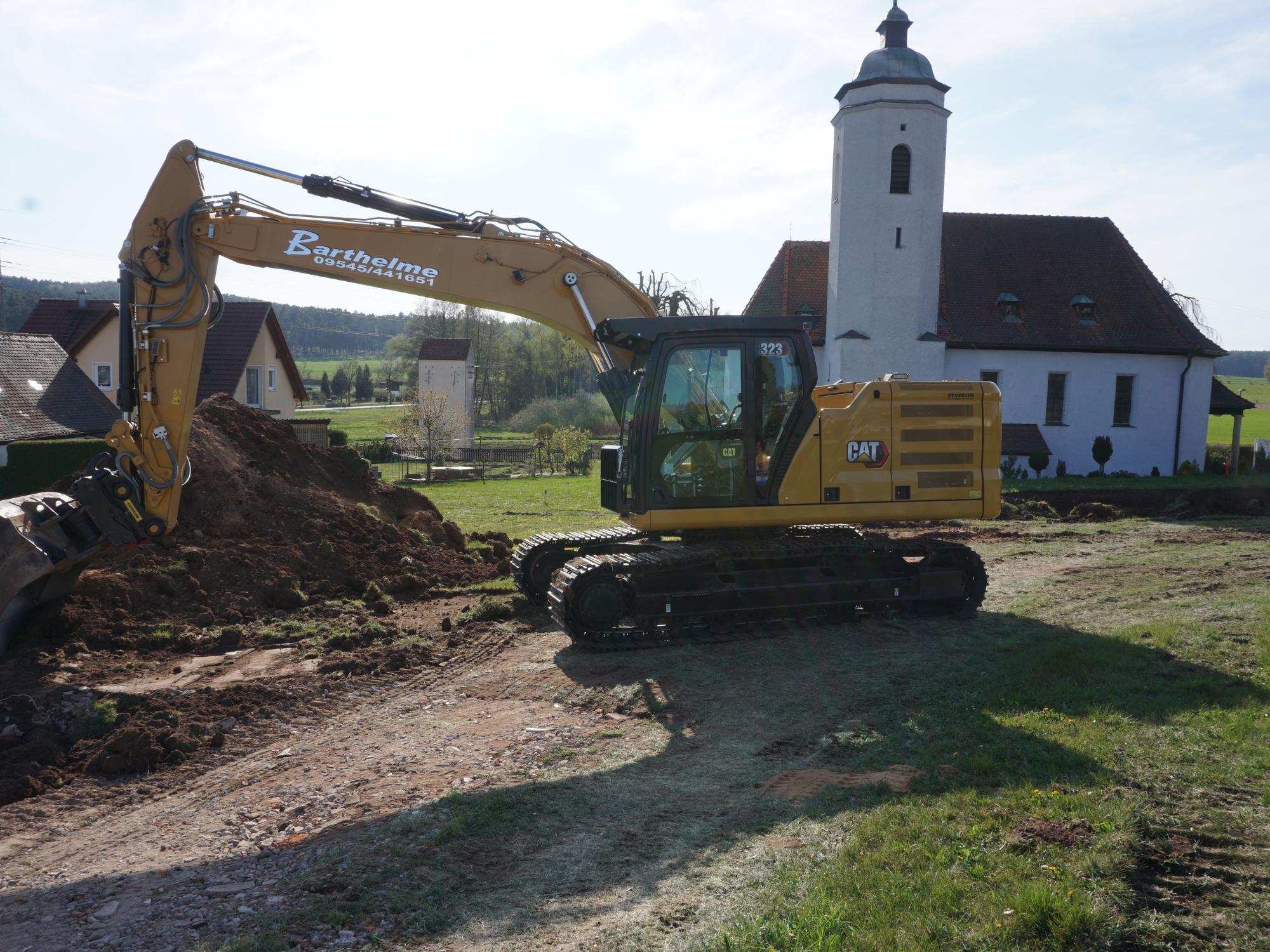 Baubeginn - Der Bagger ist da