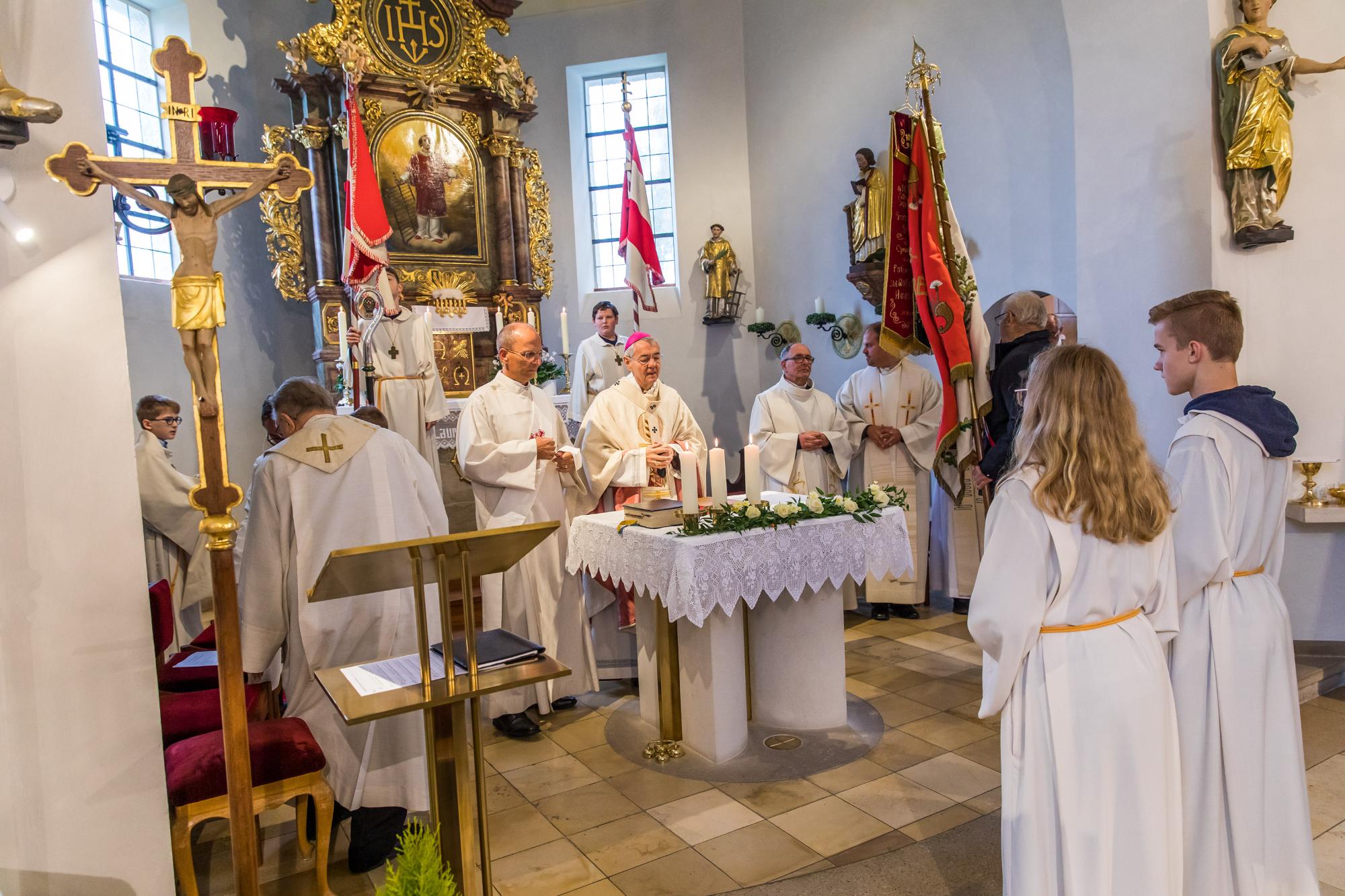 Wir begrüßen H. H. Erzbischof Dr. Ludwig Schick zum Festgottesdienst